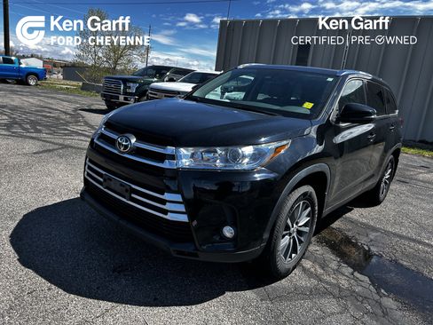Used 2019 Toyota Highlander XLE AWD/4WD image 1