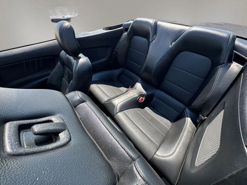 Used 2018 Ford Mustang Premium RWD image 18