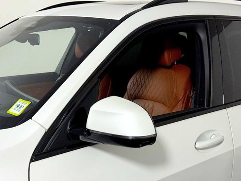 Certified 2024 BMW X7 xDrive40i w/ M Sport Package image 30