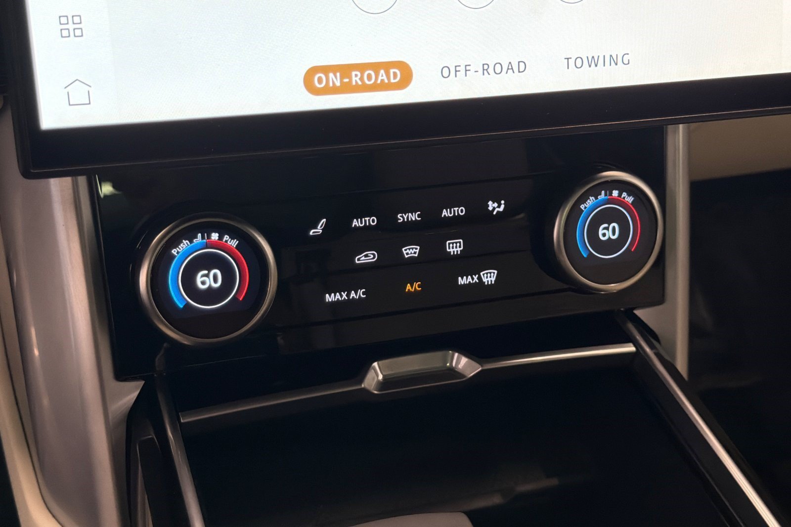 Certified 2023 Land Rover Range Rover SE AWD/4WD image 17