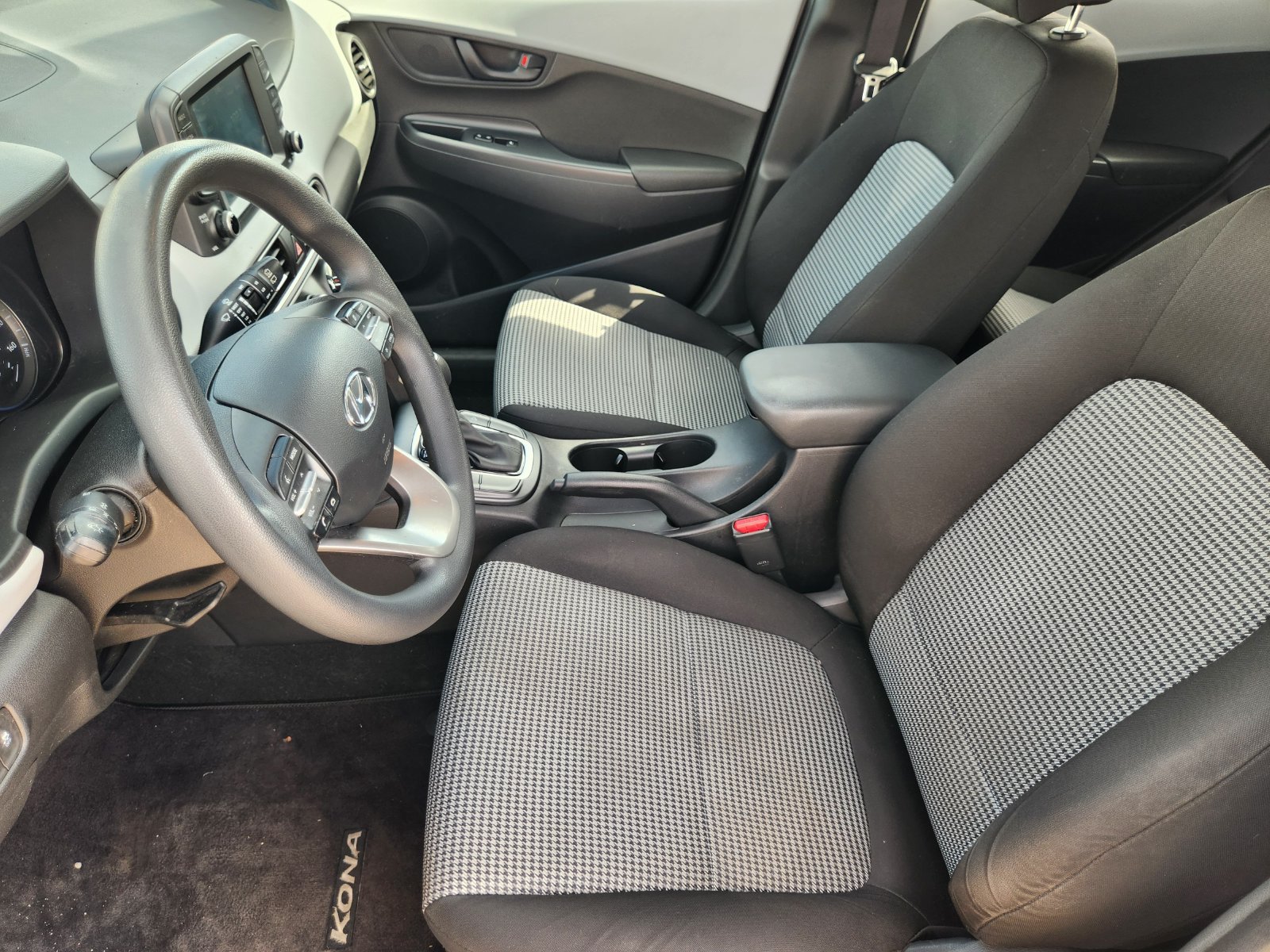 Used 2018 Hyundai Kona SE FWD image 14
