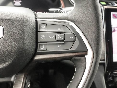 New 2025 Jeep Grand Cherokee Limited image 24