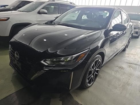 Used 2025 Nissan Sentra SR FWD image 4