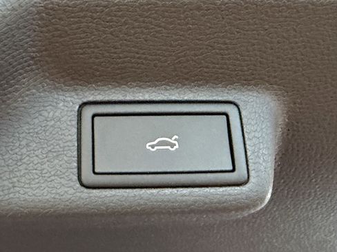 New 2025 Volkswagen ID. Buzz 1st Edition image 9