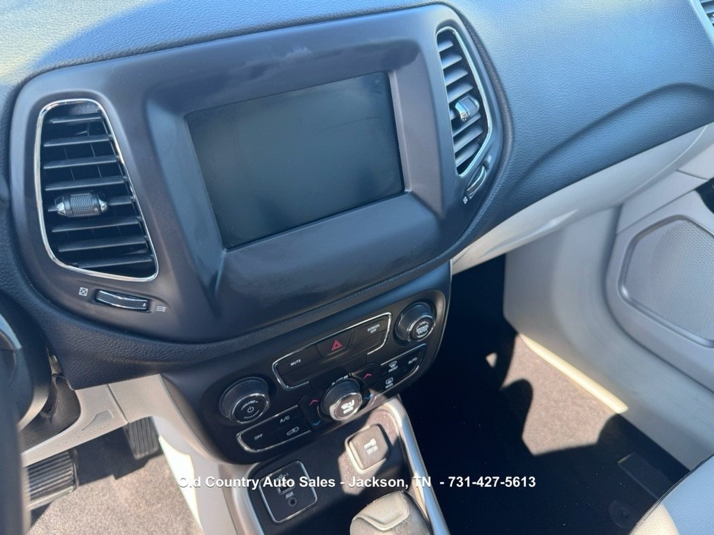 Used 2019 Jeep Compass Latitude FWD image 27