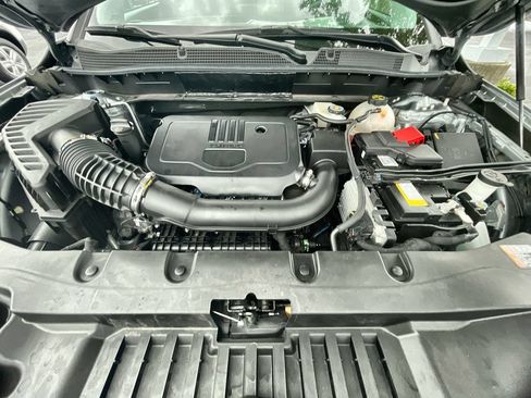 Used 2025 Chevrolet Blazer LT FWD image 29
