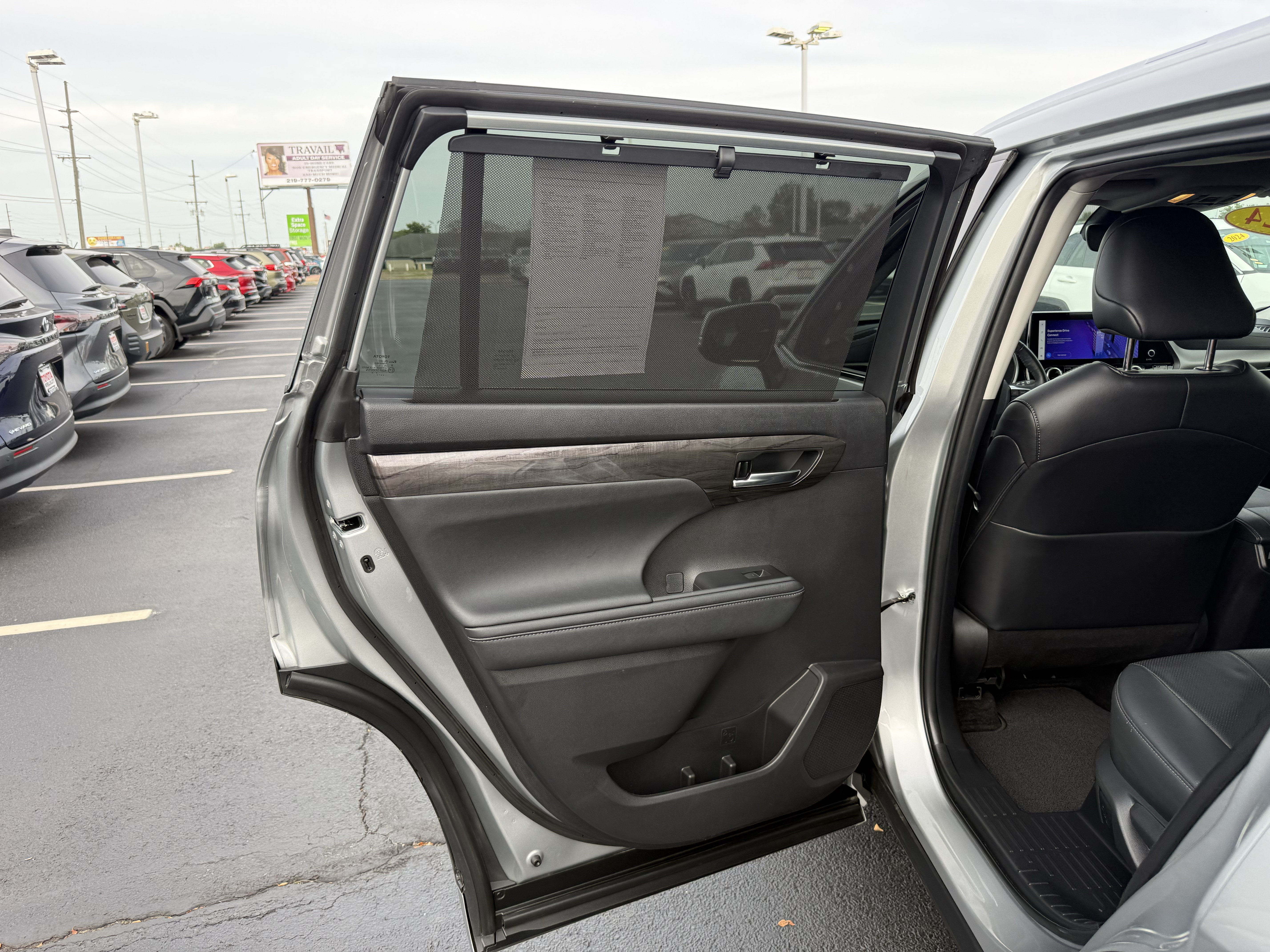 Used 2024 Toyota Highlander Limited AWD/4WD image 27