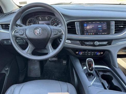Used 2020 Buick Enclave Essence AWD/4WD image 17