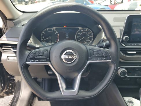 Certified 2024 Nissan Altima 2.5 SV FWD image 17
