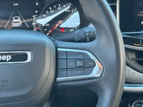 Used 2023 Jeep Compass Latitude image 18