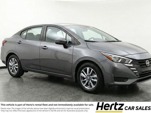 Used 2025 Nissan Versa SV image 1