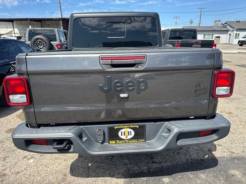Used 2022 Jeep Gladiator Sport AWD/4WD image 6