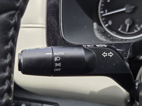Used 2024 Nissan Pathfinder SL AWD/4WD image 18
