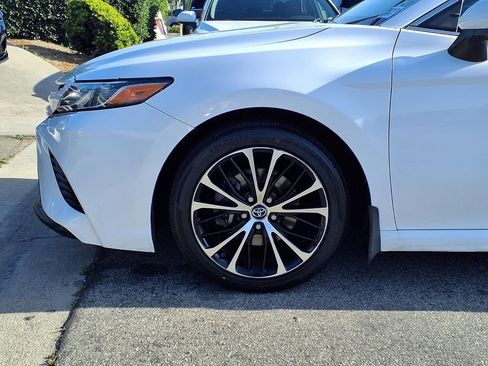 Used 2018 Toyota Camry SE FWD image 15