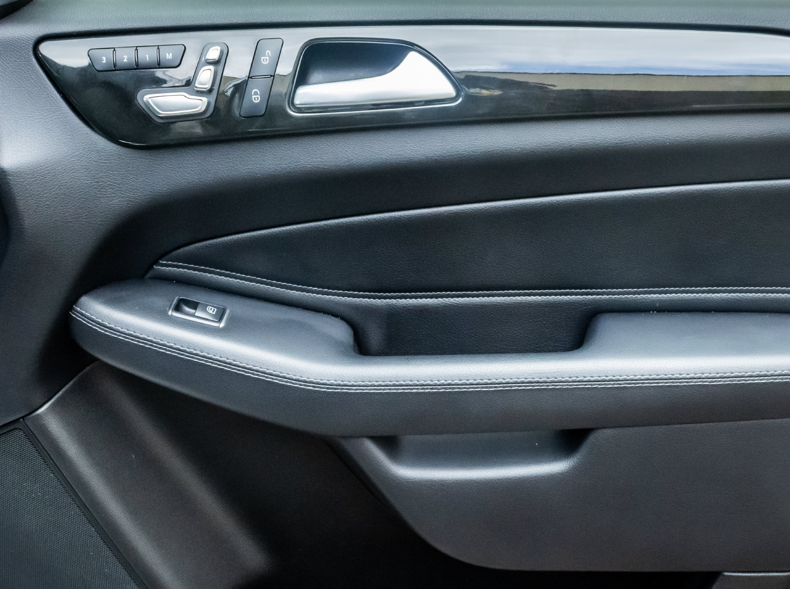 Used 2019 Mercedes-Benz GLS 450 4MATIC w/ Premium 1 Package image 25