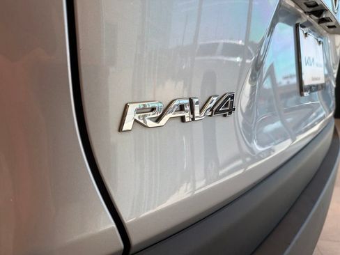 Used 2025 Toyota RAV4 XLE FWD image 37