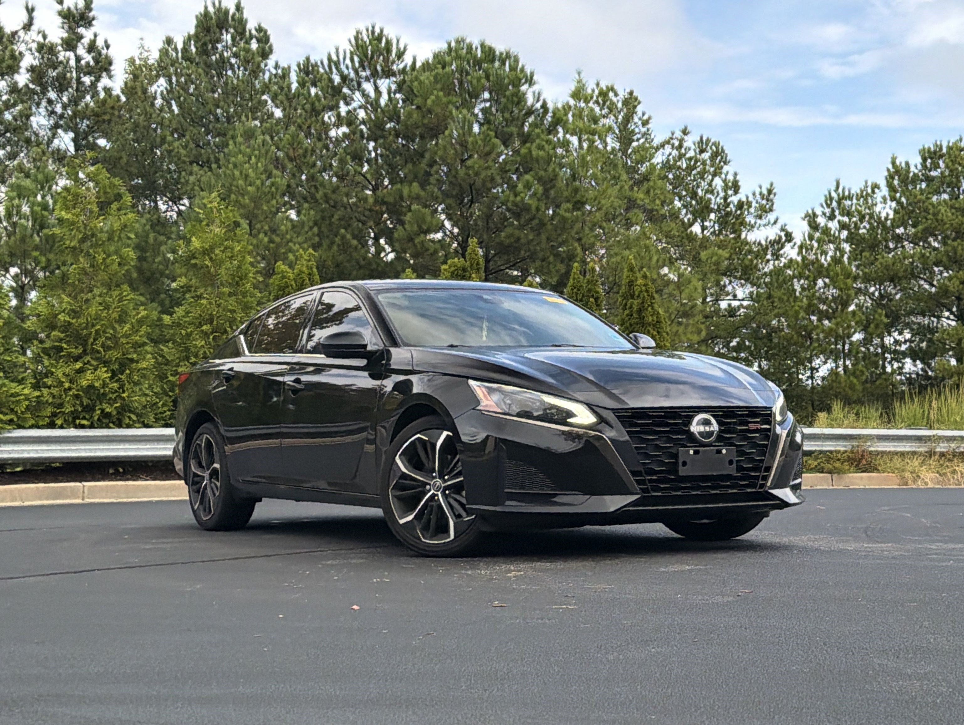 Used 2023 Nissan Altima 2.5 SR AWD/4WD image 2