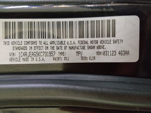 Used 2019 Jeep Grand Cherokee Laredo w/ Laredo X Package image 33