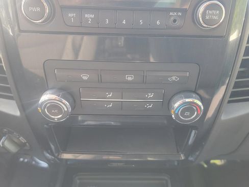 Used 2014 Nissan Titan 4x4 Crew Cab image 27