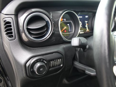 Used 2021 Jeep Wrangler Unlimited Sahara image 11
