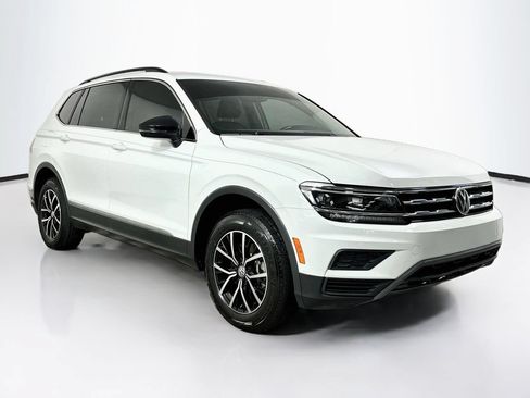 Used 2021 Volkswagen Tiguan SE FWD image 2