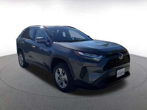 Used 2025 Toyota RAV4 XLE image 3