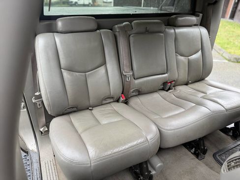 Used 2005 Chevrolet Avalanche 2500 w/ Preferred Equipment Group image 8