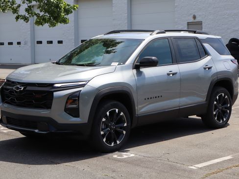 New 2026 Chevrolet Equinox RS w/ Convenience Package III FWD image 3