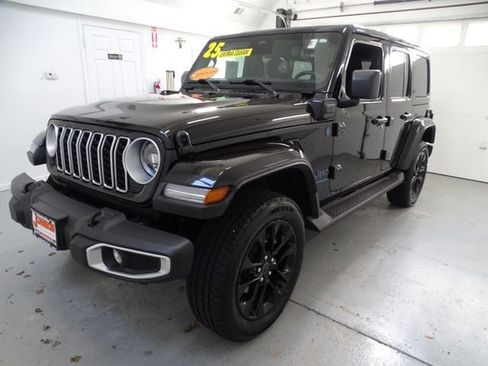 Certified 2025 Jeep Wrangler Unlimited Sahara AWD/4WD image 16