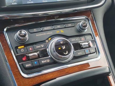 Used 2019 Lincoln Continental Premiere image 23