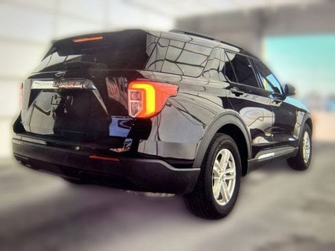 Used 2023 Ford Explorer XLT RWD image 2