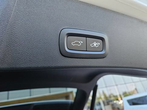 Certified 2024 Volvo XC40 B5 Ultimate w/ Protection Package Premier AWD/4WD image 13