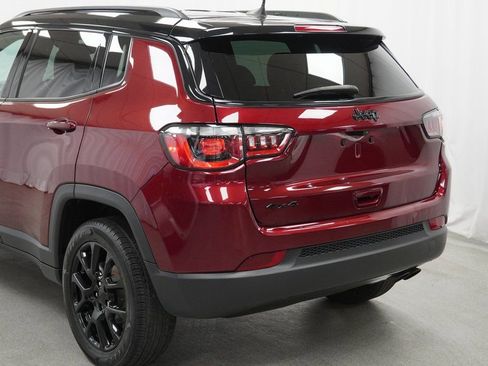 Used 2022 Jeep Compass Latitude w/ Convenience Group AWD/4WD image 17