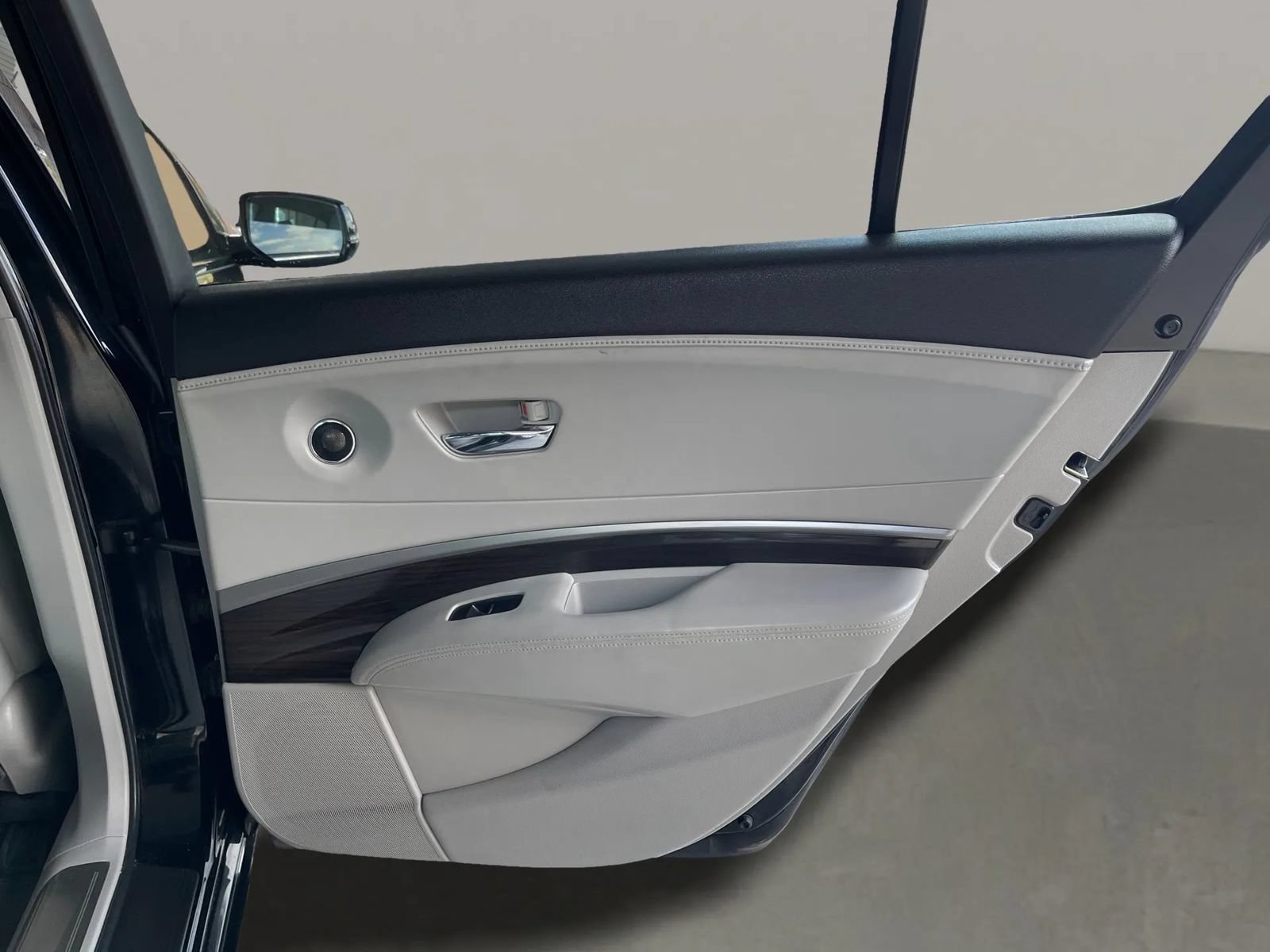 Used 2015 Acura RLX w/ Technology Package FWD image 19