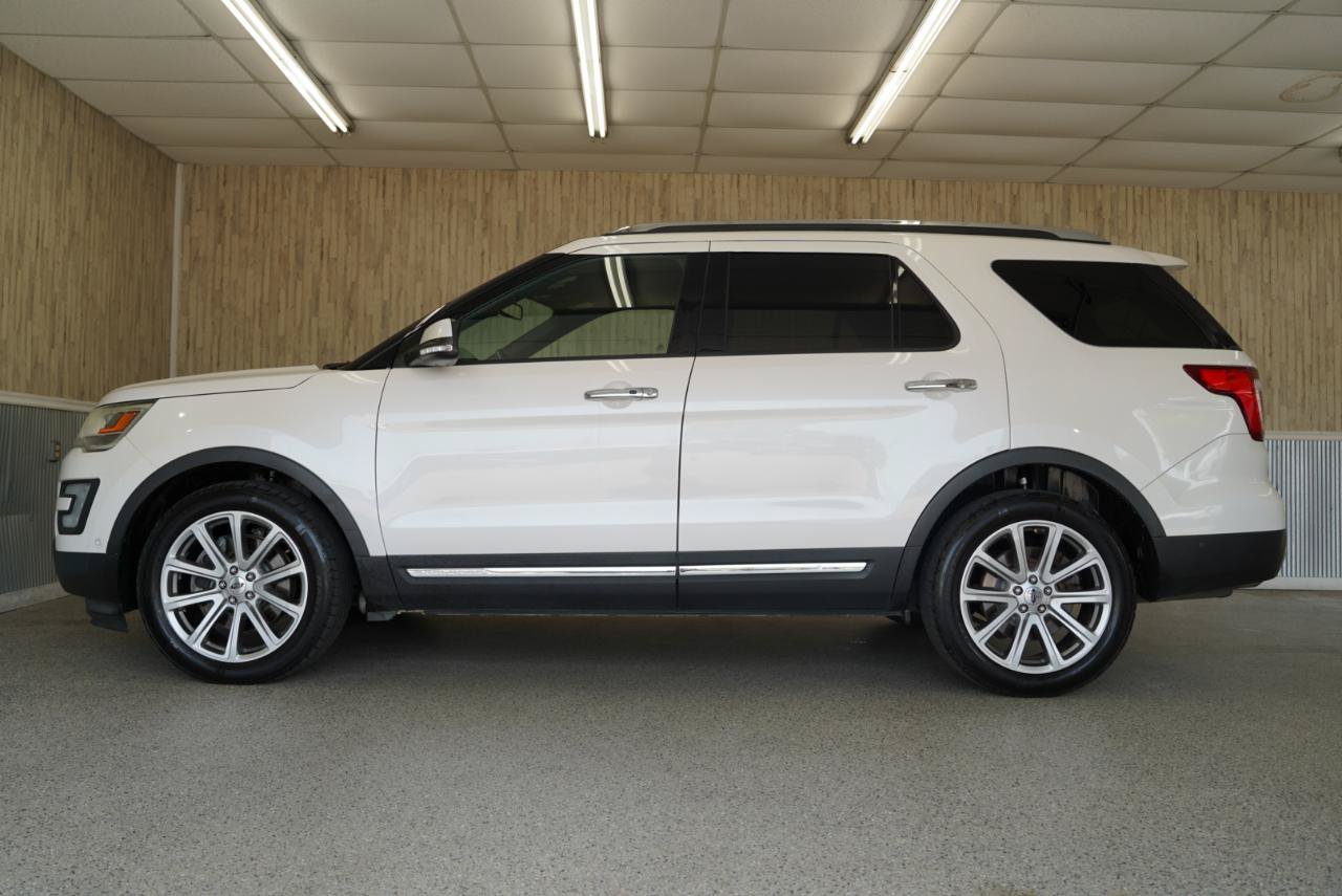 Used 2017 Ford Explorer Limited w/ Equipment Group 301A FWD image 5