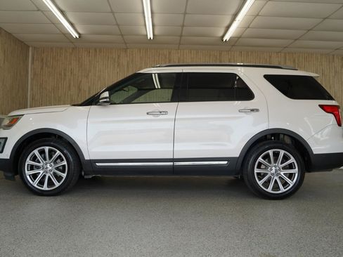 Used 2017 Ford Explorer Limited w/ Equipment Group 301A FWD image 5