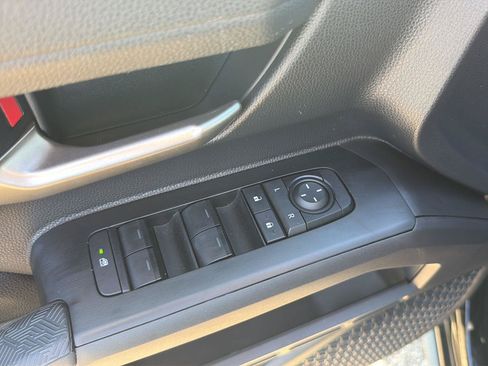 Certified 2025 Toyota Tacoma TRD Off-Road AWD/4WD image 20