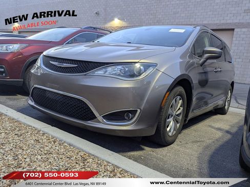 Used 2017 Chrysler Pacifica Touring-L image 1