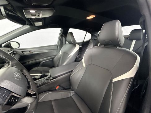 Certified 2025 Toyota Camry SE image 3