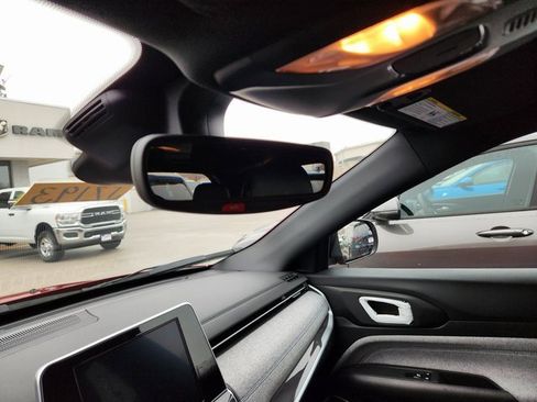 Used 2025 Jeep Compass Latitude image 12