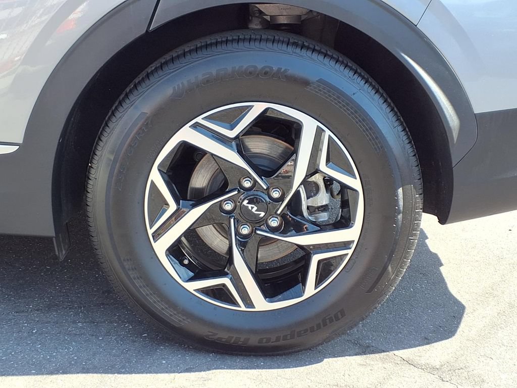 Used 2025 Kia Sportage LX FWD image 7