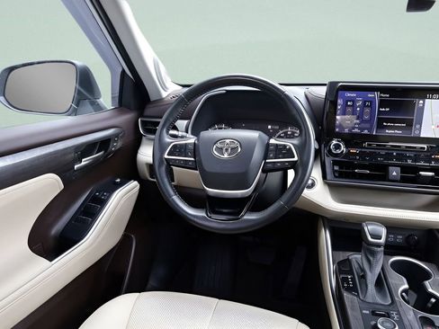 Used 2022 Toyota Highlander Limited image 34