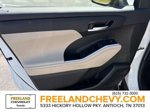 Used 2023 Toyota Highlander XLE FWD image 22