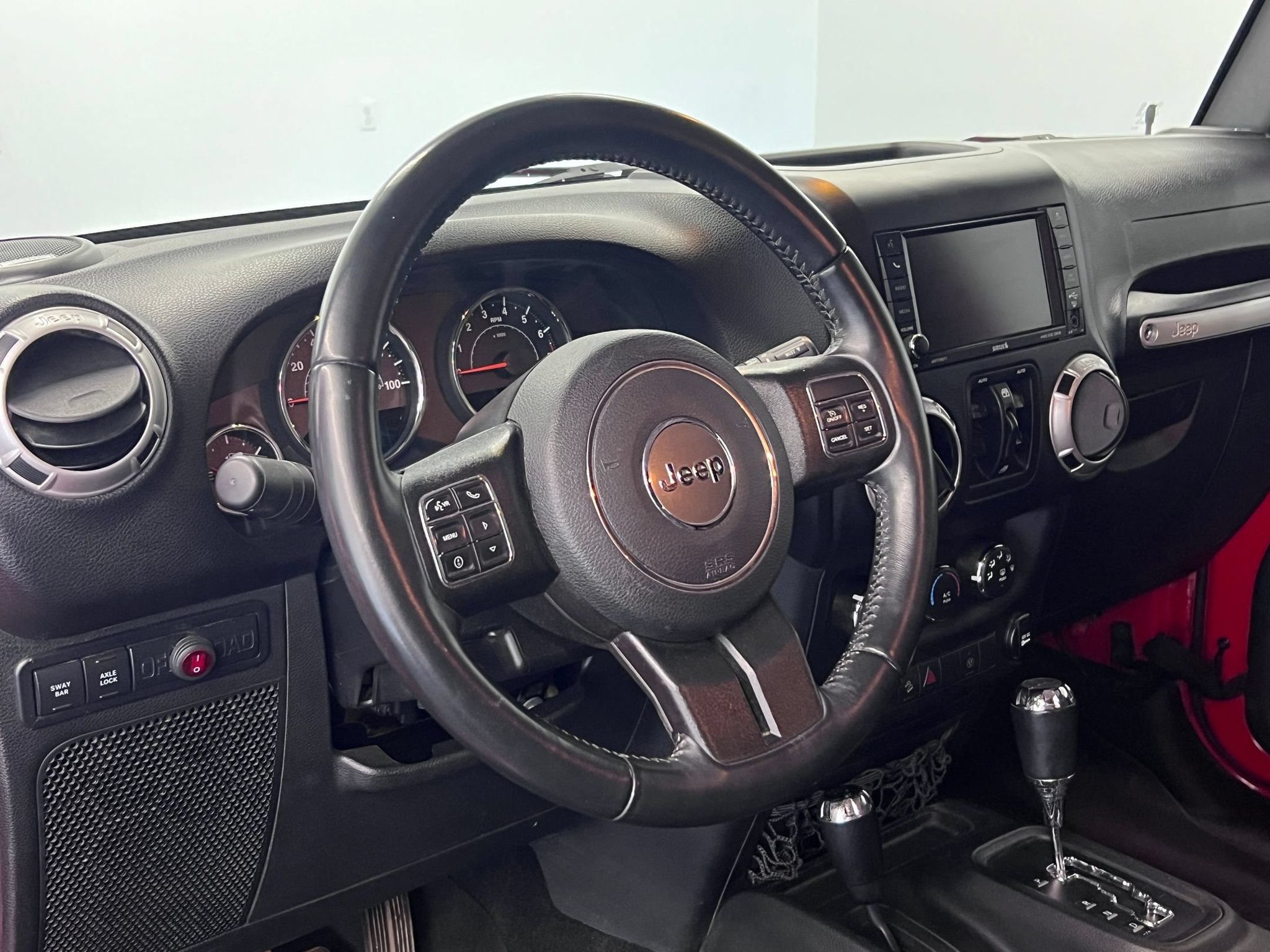 Used 2017 Jeep Wrangler Unlimited Rubicon w/ Connectivity Group AWD/4WD image 4