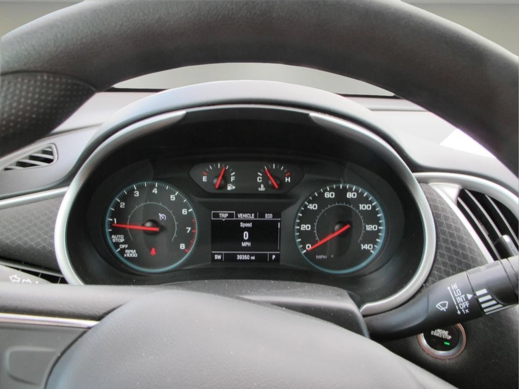 Used 2025 Chevrolet Malibu LT FWD image 12