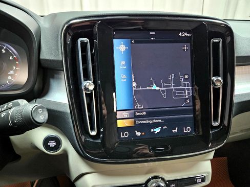 Used 2022 Volvo XC40 T5 Momentum image 20