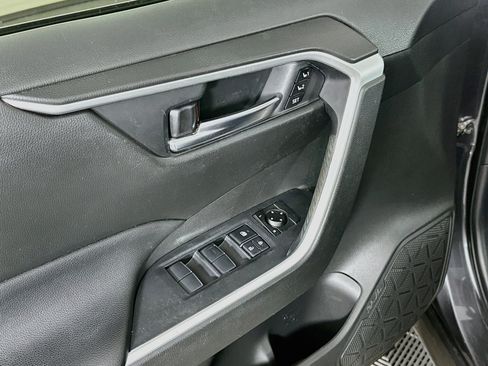 Used 2020 Toyota RAV4 XLE Premium FWD image 15