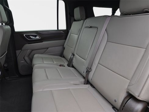 Used 2023 GMC Yukon XL SLT w/ SLT Premium Package image 18