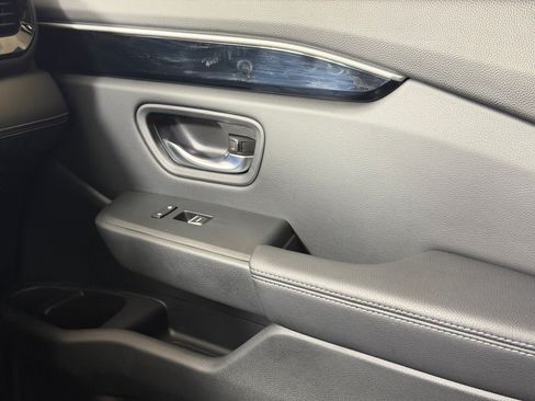 Used 2025 Honda Pilot Touring image 29