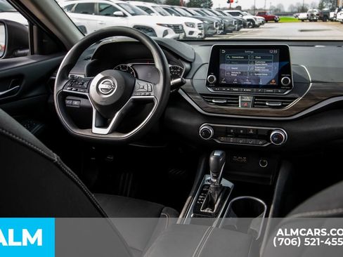 Used 2024 Nissan Altima 2.5 SV image 11
